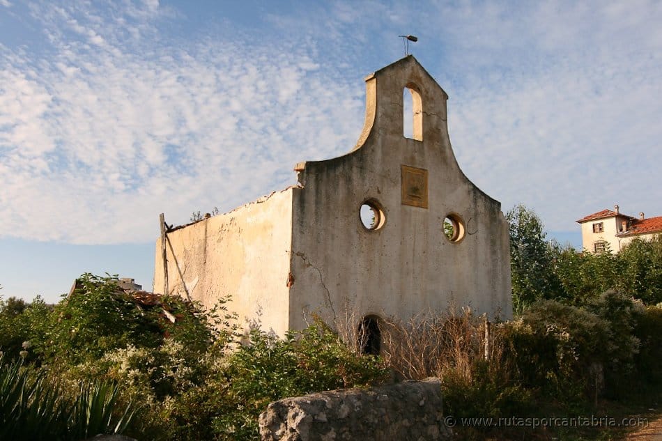 Ermita derruida en Pedreña