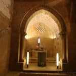 Interior de la iglesia románica de Cezura