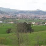 Vista de Torrelavega desde el mirador de La Montaña